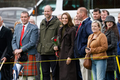 Il Principe William e la Principessa Kate in visita al Bute Shinty Club di Rothesay in occasione di una visita reale sull'Isola di Bute, in Scozia (Jeff J Mitchell/Pool Photo via AP)