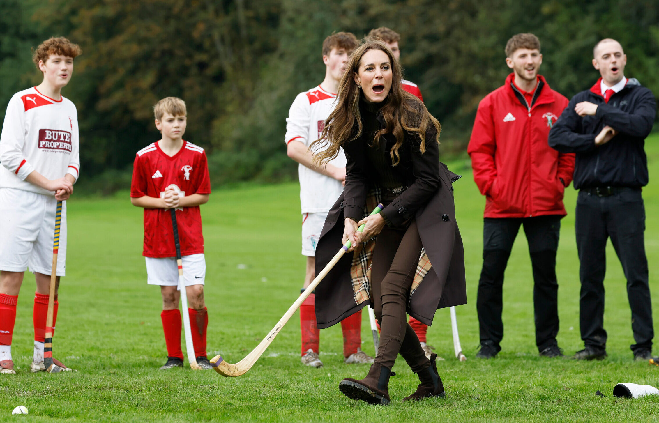 William e Kate in Scozia, la visita dei principi al Bute Shinty Club di Rothesay William e Kate in Scozia, la visita dei principi al Bute Shinty Club di Rothesay