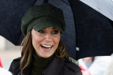 La principessa Kate in visita al Bute Shinty Club di Rothesay in occasione di una visita reale sull'Isola di Bute, in Scozia (Jeff J Mitchell/Pool Photo via AP)