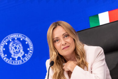 Lettera Schlein a Meloni sull’energia, la premier: “Approfondirò”. Ma Conte si tira fuori