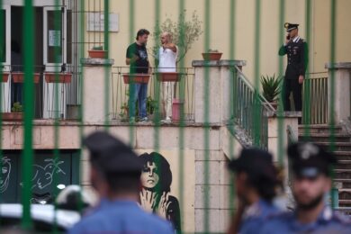 Prof. accoltellata a Roma: la psicoterapeuta e la ricerca di un pubblico a 13 anni