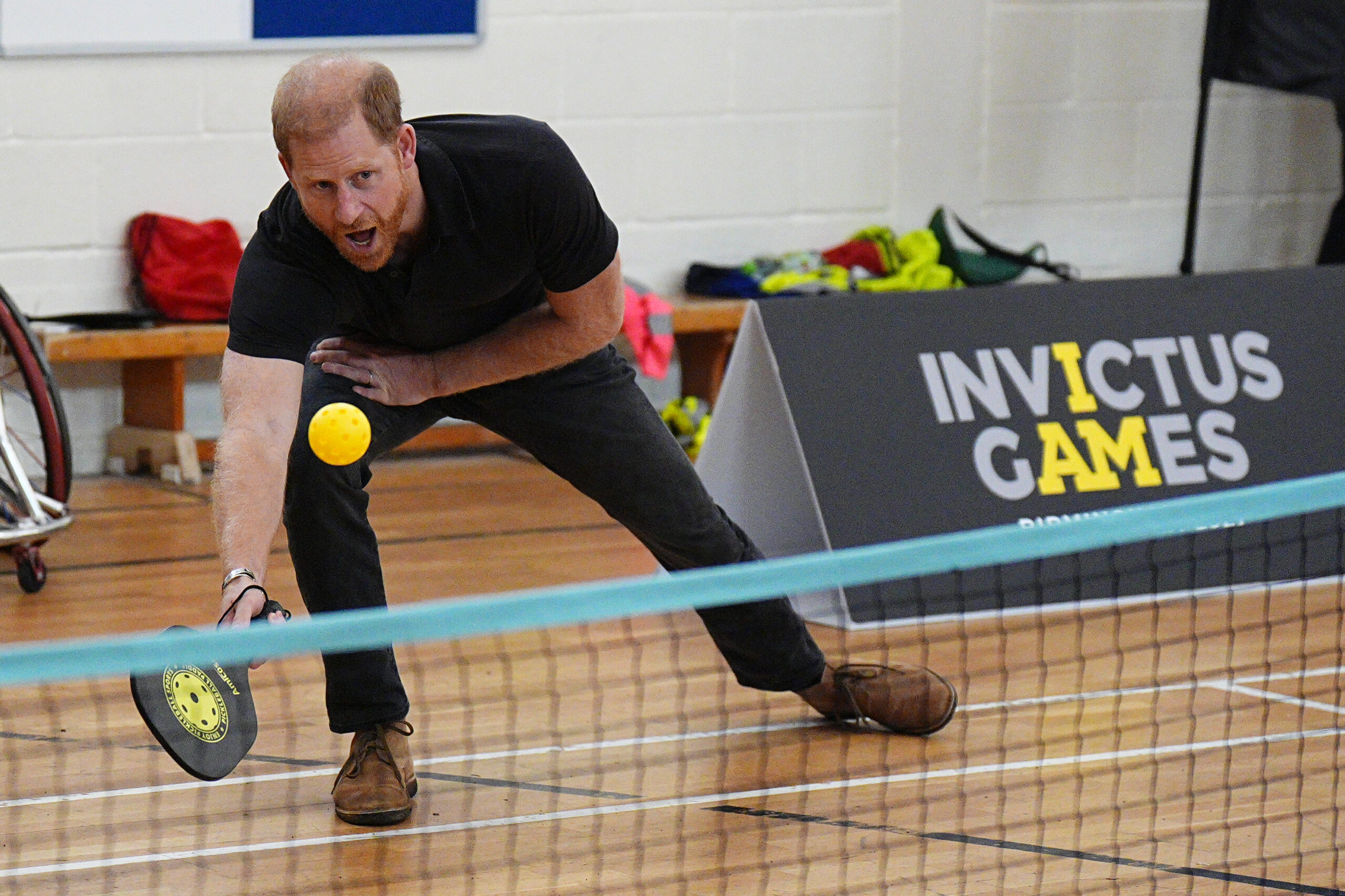 Il principe Harry visita una scuola: il duca del Sussex alla Ninestiles School
