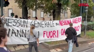Vannacci a Torino per tavola rotonda su sicurezza, fuori la contestazione al generale