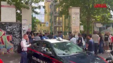 Roma: studente accoltella insegnante in scuola media, le immagini dell'istituto