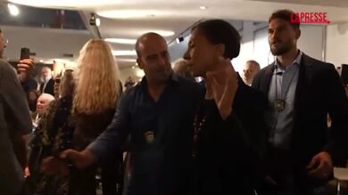 Vannacci a Torino, contestazione in sala prima del suo intervento