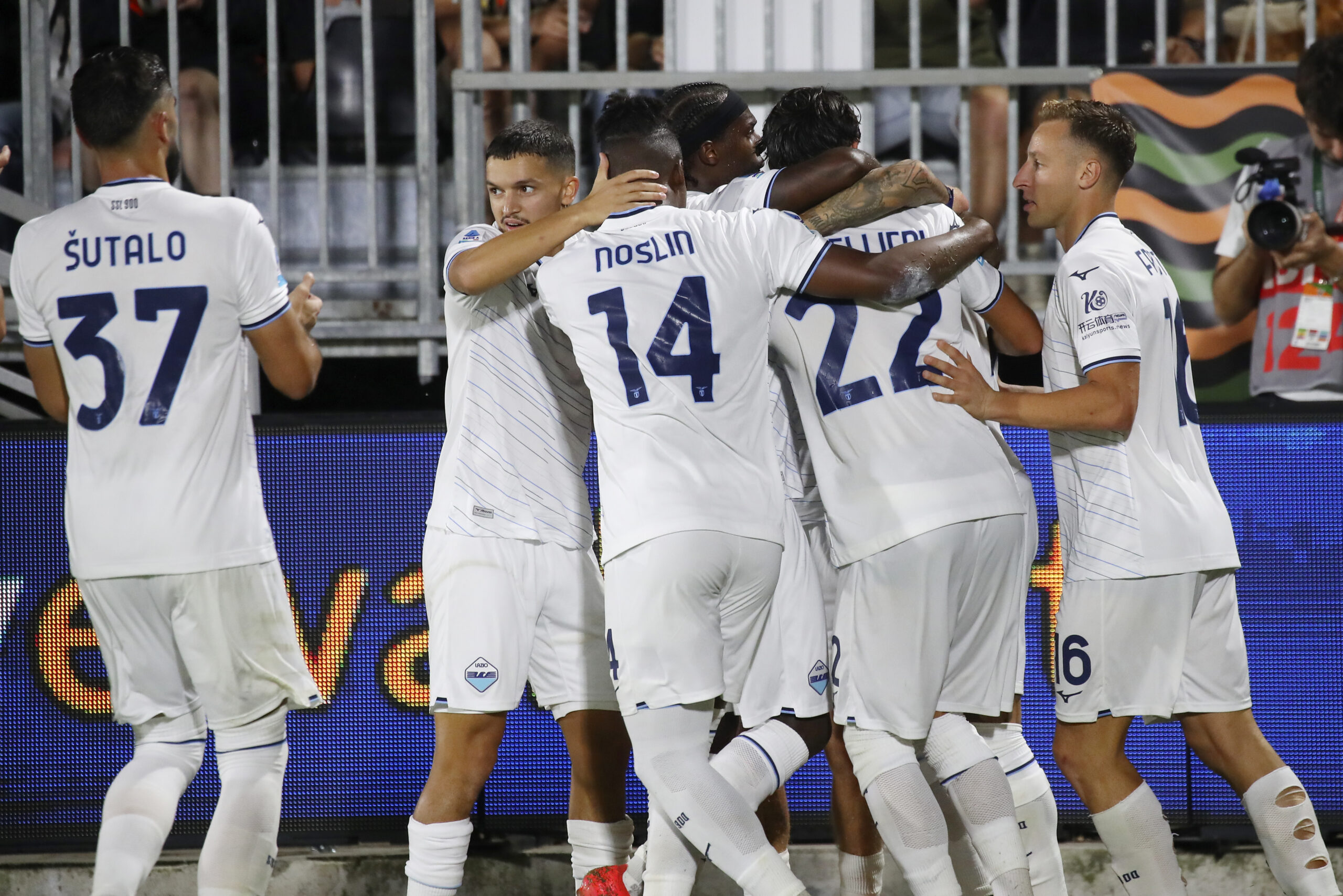 Venezia-Lazio 0-2, i biancocelesti in testa con Roma e Inter