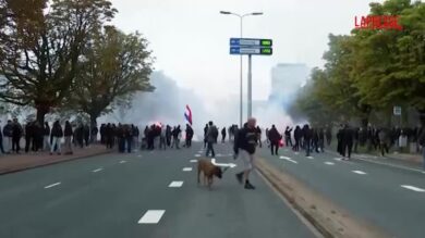 L'Aia, corteo di gruppi di estrema destra: tensione con la polizia