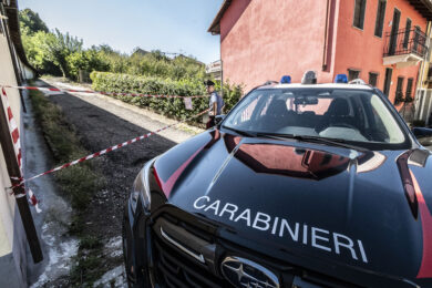 Cuneo, sorprende i ladri: spara e ne uccide uno. I vicini: “Ha fatto bene”