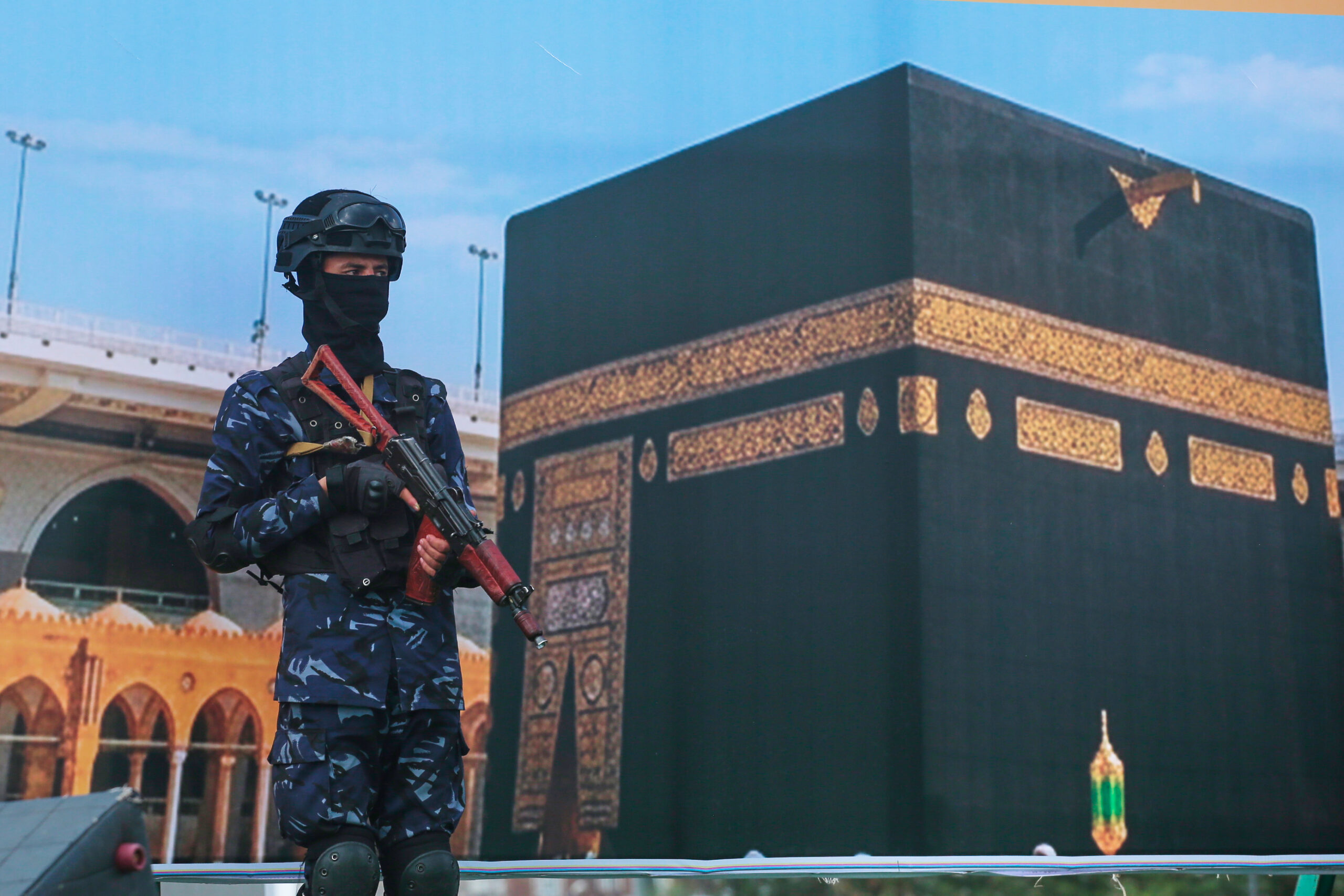 Houthi: “Non siamo in guerra con l’Italia”. Colonna di fumo vicino all’aeroporto