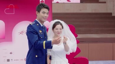 Cina, 26 coppie si sposano durante il "Rose Wedding" di Shanghai