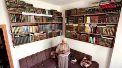 Siria, anziano ritrova i libri nascosti in un muro durante la guerra: il suo racconto
