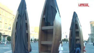 Napoli, svelata l'opera 'Voyageur' di Ibrahim Mahama