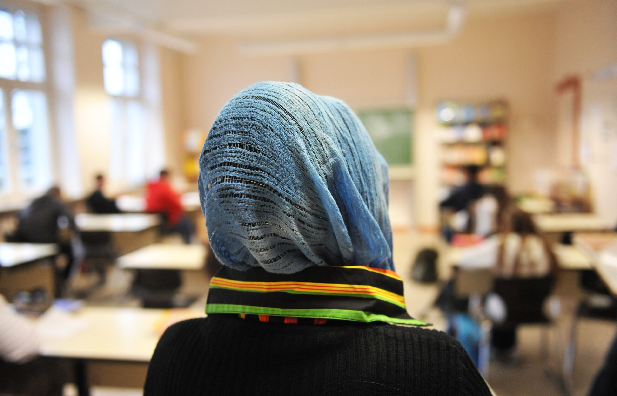 Scuola, attese le norme su stranieri e burqa: giovedì il Cdm. Opposizione: “Prop