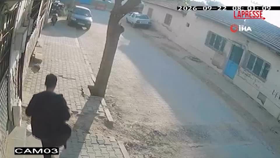 Turchia, sparatoria davanti a una scuola: diffuso il video dell'uomo armato