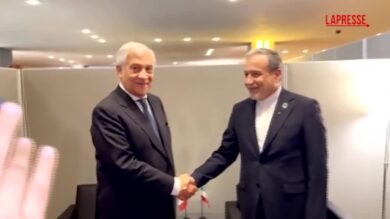 Italia-Iran, Tajani vede Araghchi: la stretta di mano