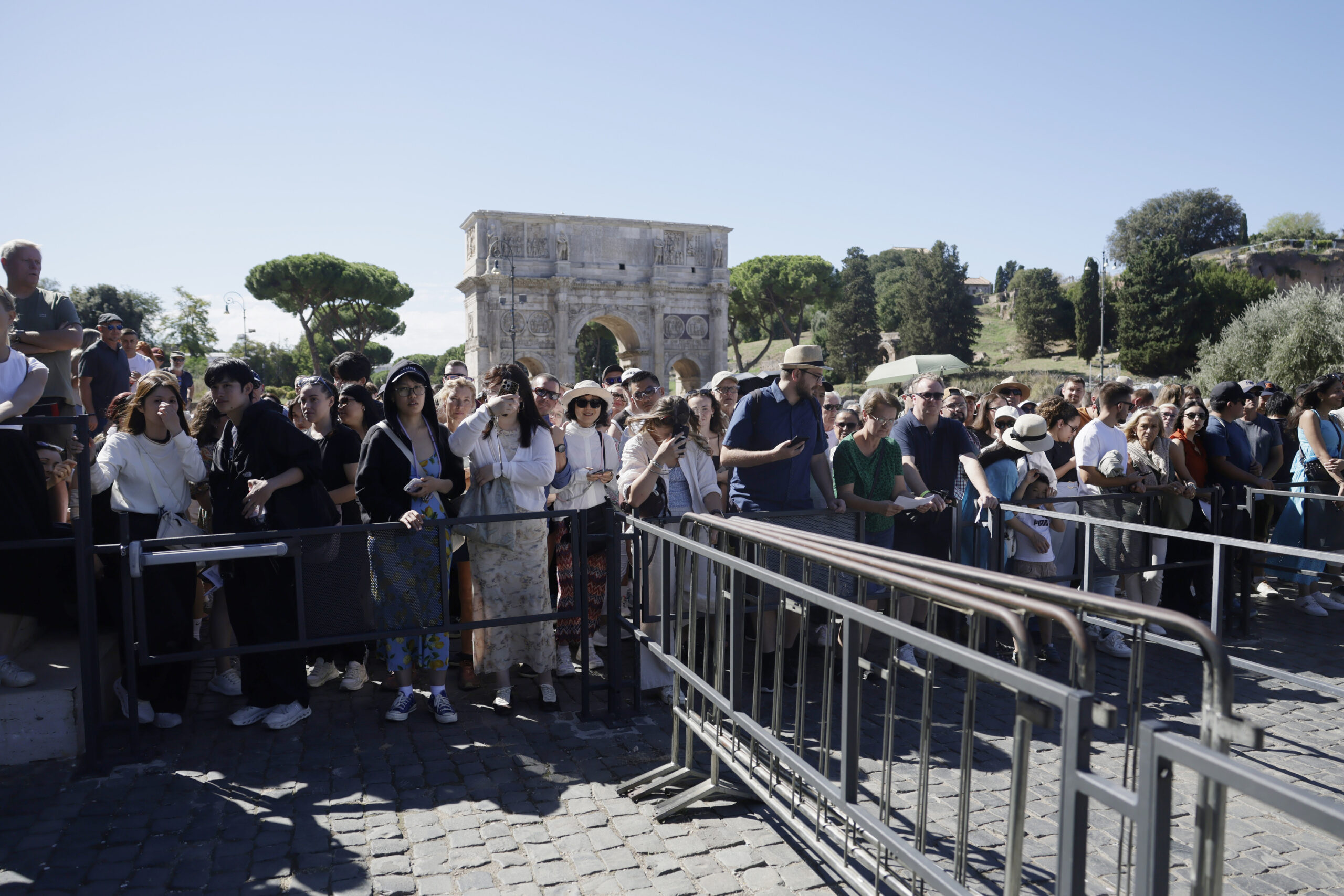 Operaio morto al Colosseo, disposta la chiusura del monumento