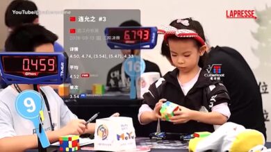 In Cina una bambina da record: svolge il cubo di Rubik in poco più di 4''