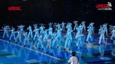 Cina, WorldSkills: robot ballano con umani alla cerimonia inaugurale. La coreografia è perfetta