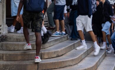 Studente vuole accoltellare prof: aggressione a Lamezia Terme sventata grazie a un compagno