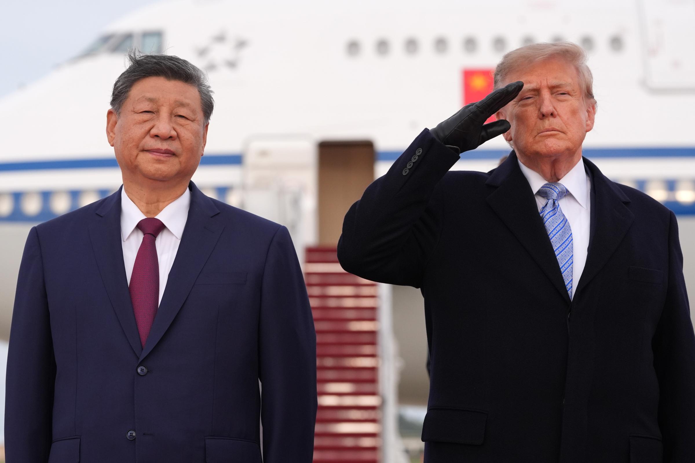 Trump accoglie Xi Jinping: le foto del presidente cinese sul tappeto rosso