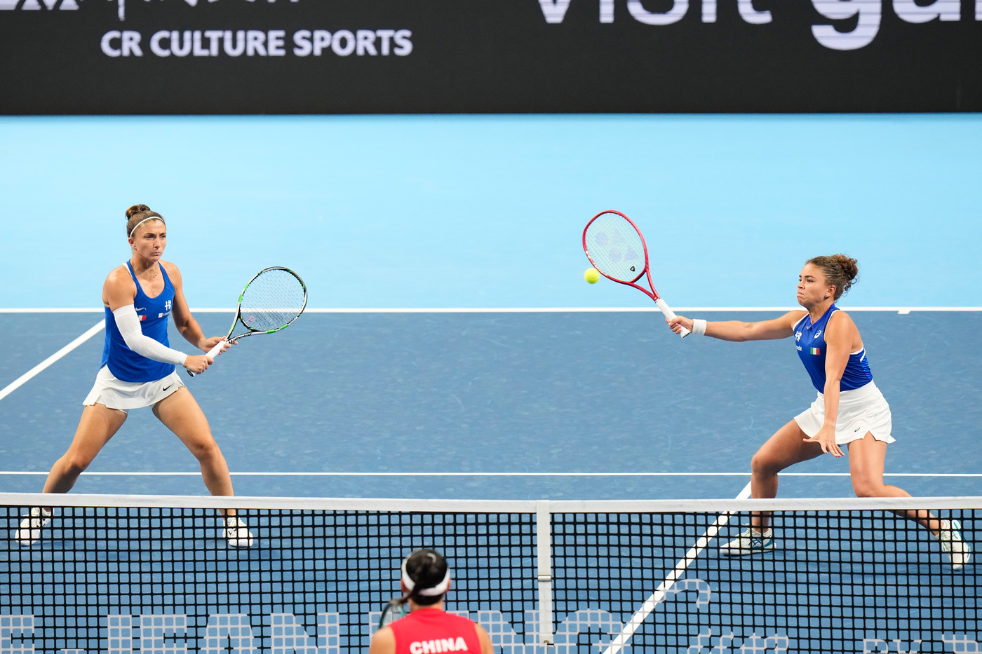 Billie Jean King Cup 2026, l’Italia soffre ma batte la Cina 2-1: le azzurre volano in semifinale Billie Jean King Cup 2026, l’Italia soffre ma batte la Cina 2-1: le azzurre volano in semifinale