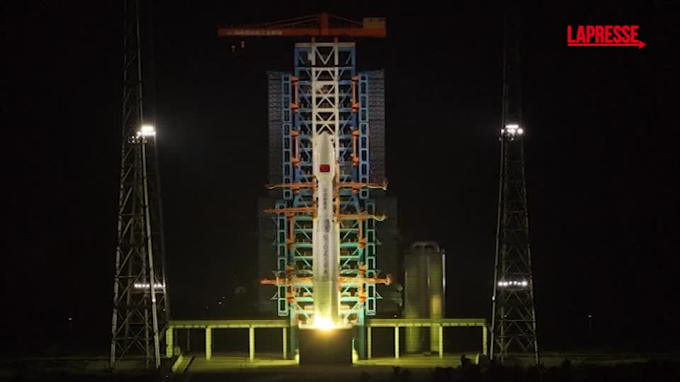 Cina, nuovo lancio di satelliti per internet nello spazio