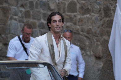 Damiano David arriva a Montalcino (Foto Alessandro La Rocca - LaPresse)