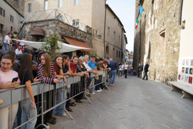 Damiano David e Dove Cameron oggi sposi a Montalcino il paese transennato (Foto Alessandro La Rocca - LaPresse)