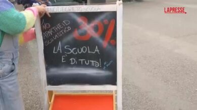 Scuola, a Milano l'opera dell'artista Meyer contro il tetto del 30%