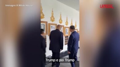 Trump mostra a Xi i ritratti dei presidenti e prende in giro Biden: “Questo è l’autopen”