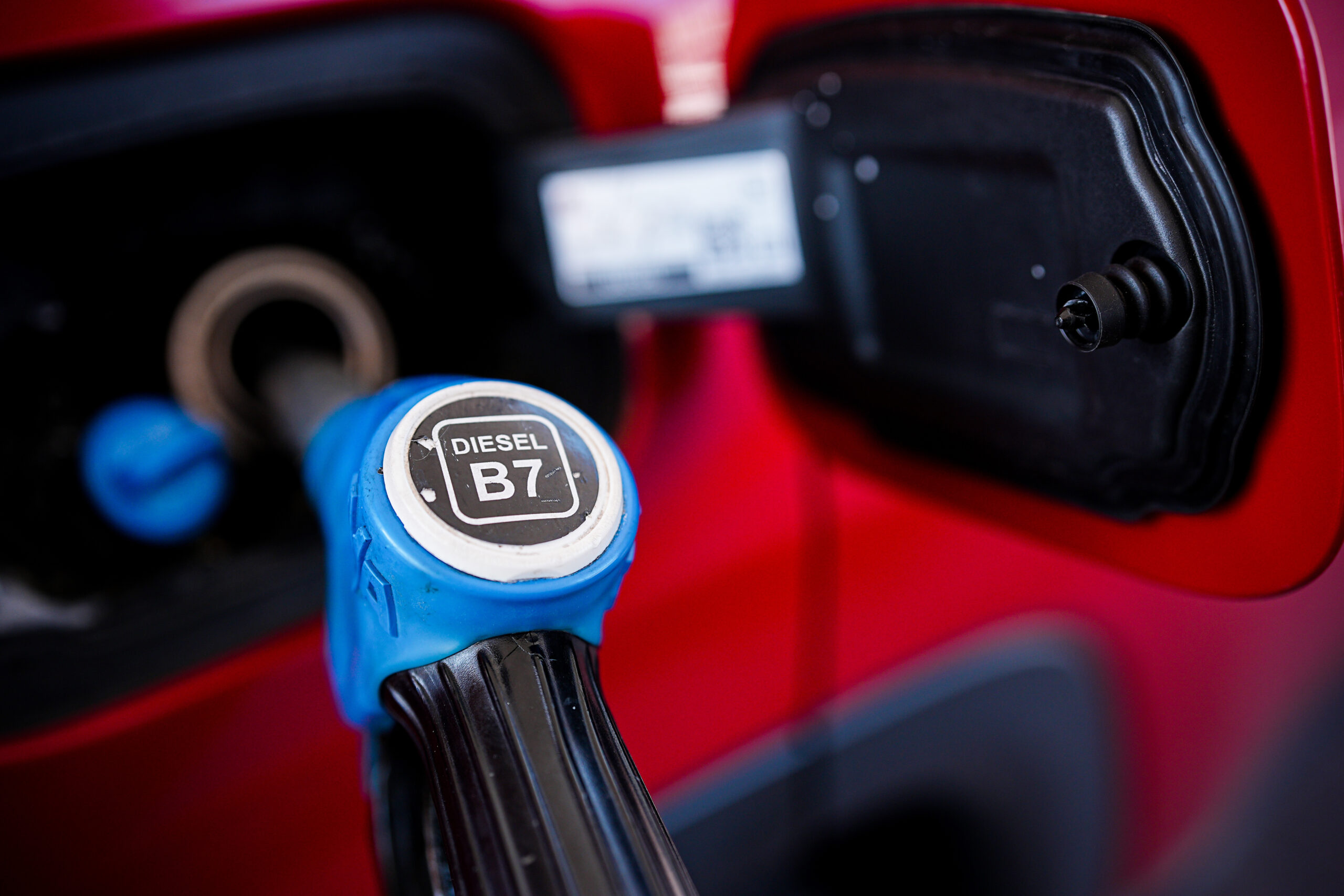 Carburanti, domani fine sconto su accise ma Eni fissa il ‘price cap’. Il governo