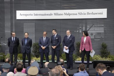 Attilio Fontana Presidente di Regione Lombardia, Paolo Berlusconi, Ignazio La Russa Presidente del Senato, Matteo Salvini Ministro delle Infrastrutture e dei Trasporti, Carlo Marelli Commissario Straordinario Enac, Michaela Castelli Presidente SEA alla cerimonia di intitolazione dell’aeroporto di Malpensa a Silvio Berlusconi (Foto di Marco Ottico/Lapresse)