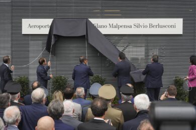 Attilio Fontana Presidente di Regione Lombardia, Paolo Berlusconi, Ignazio La Russa Presidente del Senato, Matteo Salvini Ministro delle Infrastrutture e dei Trasporti, Carlo Marelli Commissario Straordinario Enac, Michaela Castelli Presidente SEA alla cerimonia di intitolazione dell’aeroporto di Malpensa a Silvio Berlusconi (Foto di Marco Ottico/Lapresse)