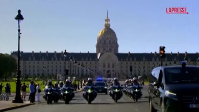 Papa in Francia, Leone XIV all'Eliseo da Macron: il corteo e l'accoglienza sul tappeto rosso