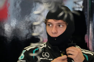 Russell in pole nel Gp di Azerbaigian 2026. Incidente per Antonelli: è solo 16°