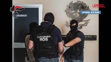 Esaltavano suprematismi e preparavano attentati: 14 minori perquisiti
