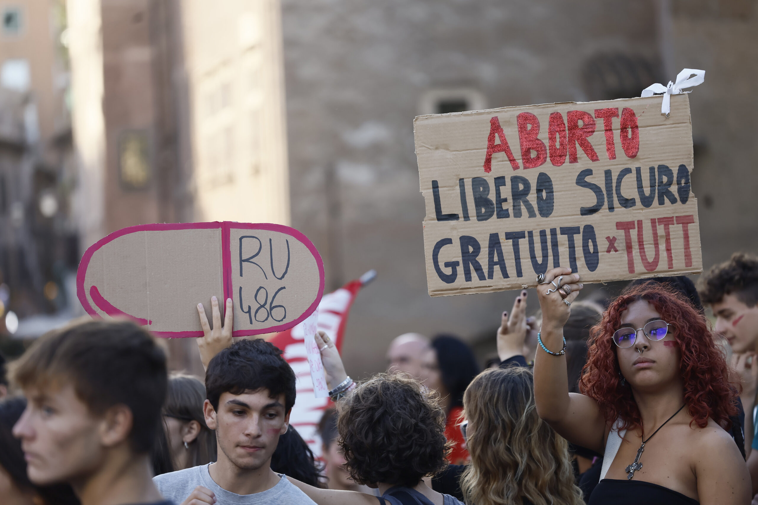 Aborto, in Toscana svolta sul farmacologico: la seconda pillola a casa