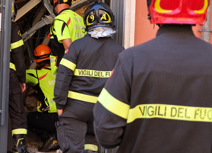 roma appartamento in fiamme trovato un morto da Lapresse.it roma appartamento in fiamme trovato un morto