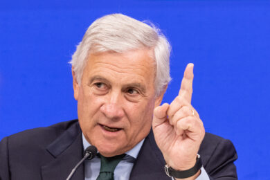 Tajani ai magistrati su convalida arresti: “Colpirne uno per educarne cento”. È bufera
