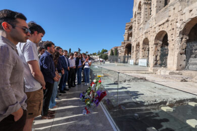"Un fiore per Andrea, basta morti sul lavoro" il cordoglio dalle realtà giovanili della città in ricordo del giovane ragazzo di 22 anni morto nel cantiere del Colosseo a Roma (Foto by Benvenuti/LaPresse)