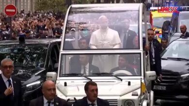 Parigi, Papa Leone XIV arriva in Place de la Concorde: 700mila persone ad attenderlo