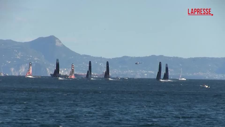 america s cup napoli accende il golfo in 87mila oggi al race village da Lapresse.it america s cup napoli accende il golfo in 87mila oggi al race village