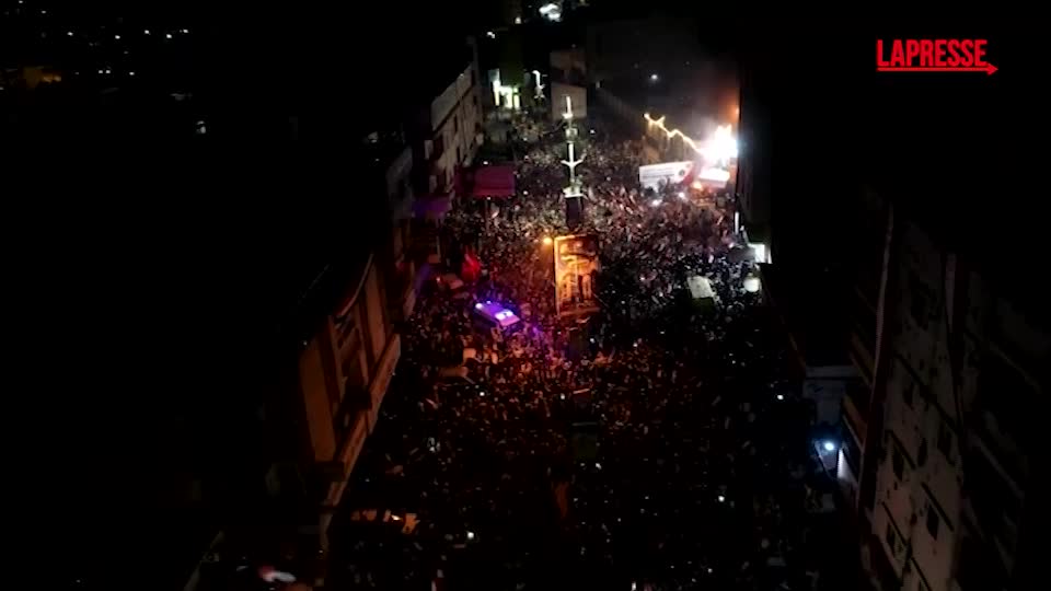 yemen a taiz enorme celebrazione per il 64176 anniversario della rivoluzione da Lapresse.it yemen a taiz enorme celebrazione per il 64176 anniversario della rivoluzione
