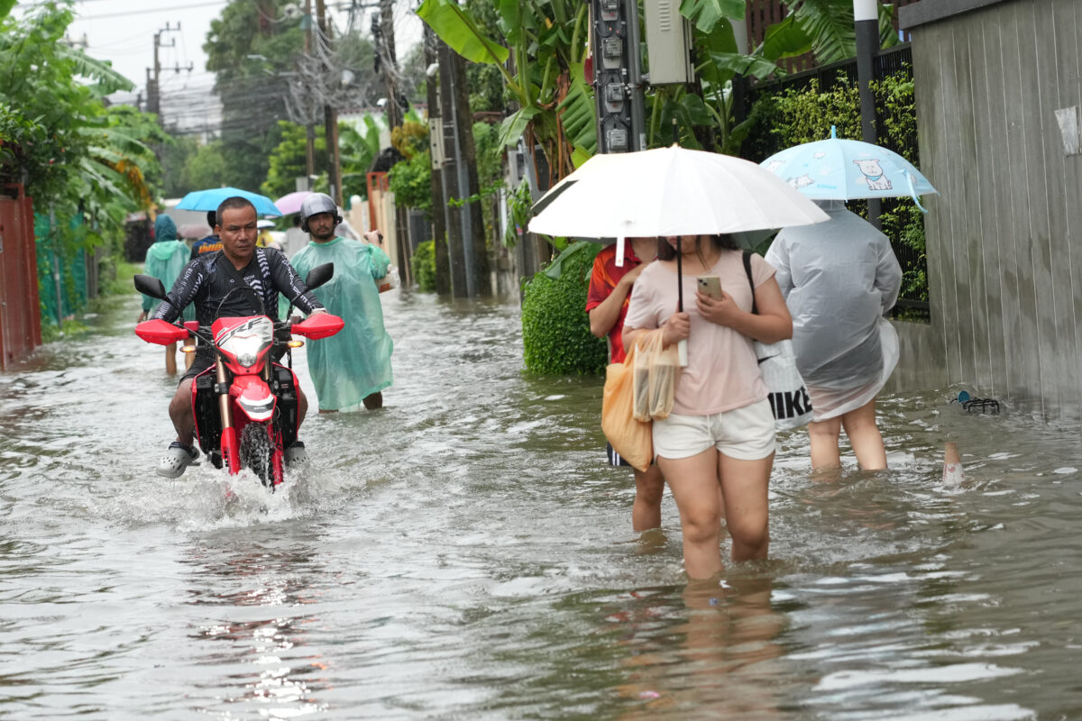 Galleria foto 'Forti piogge in Thailandia, Bangkok sommersa dall’acqua' - foto 3