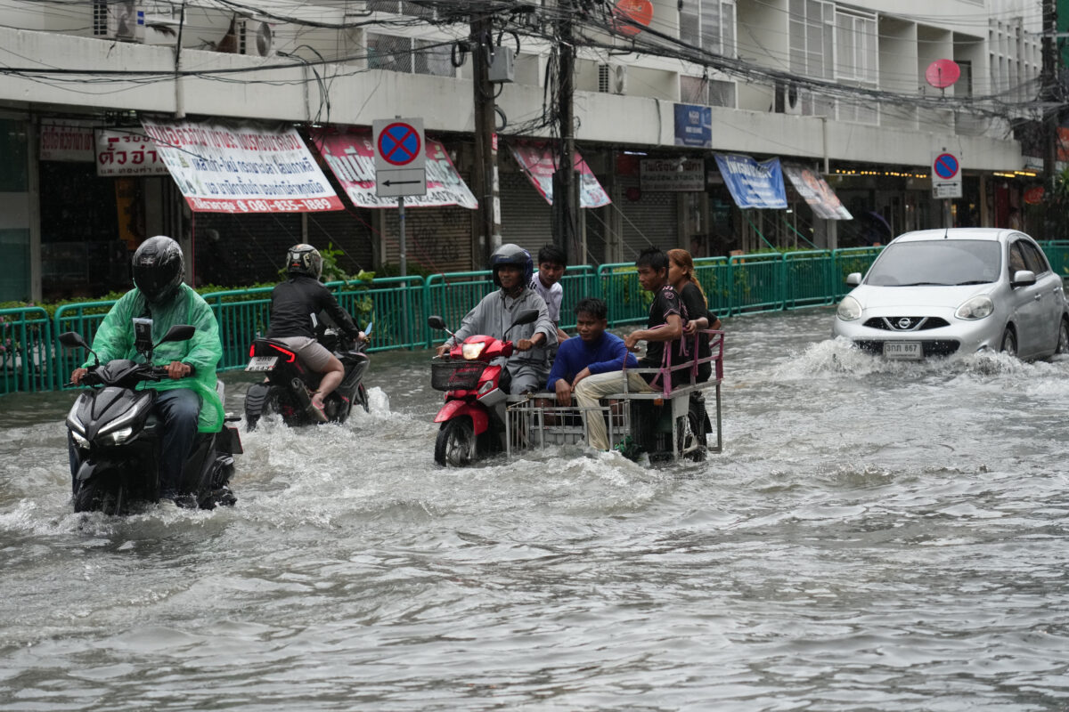Galleria foto 'Forti piogge in Thailandia, Bangkok sommersa dall’acqua' - foto 6