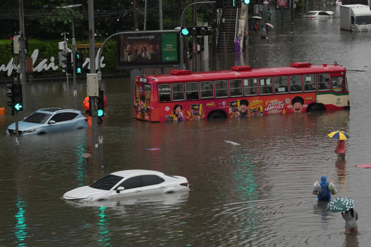Galleria foto 'Forti piogge in Thailandia, Bangkok sommersa dall’acqua' - foto 12