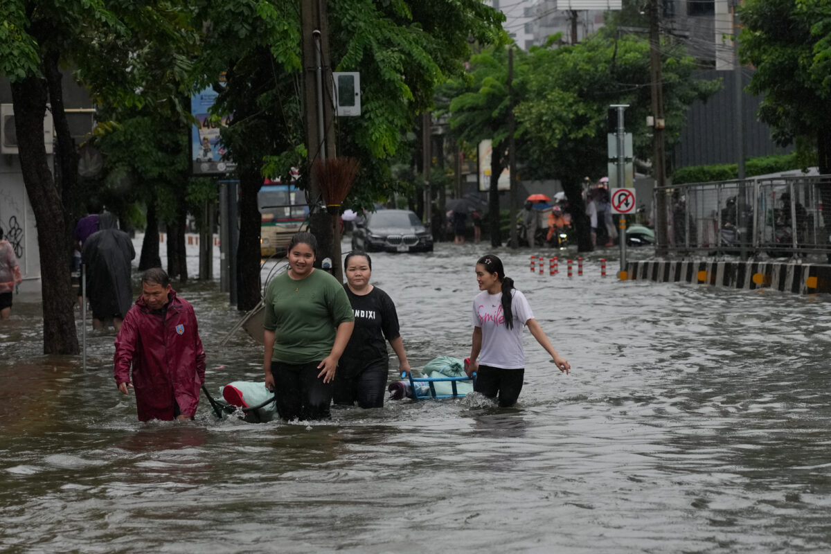 Galleria foto 'Forti piogge in Thailandia, Bangkok sommersa dall’acqua' - foto 9