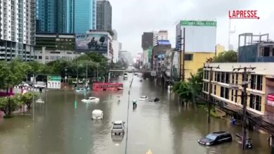 Alluvione a Bangkok, la capitale della Thailandia sommersa dall'acqua