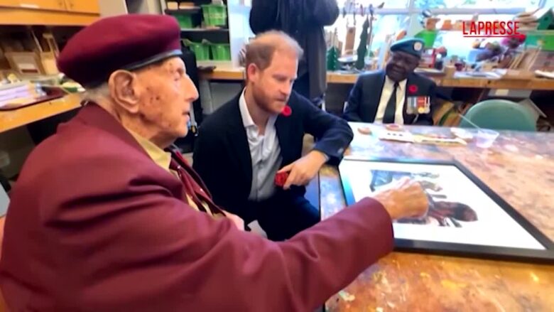 Canada, il Principe Harry si lancia con il paracadute per mantenere la promessa fatta a un veterano