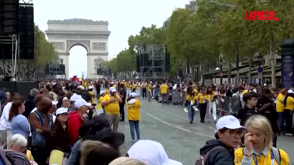 papa leone xiv a parigi migliaia di persone agli champs 201lys233es in attesa di prevost da Lapresse.it papa leone xiv a parigi migliaia di persone agli champs 201lys233es in attesa di prevost